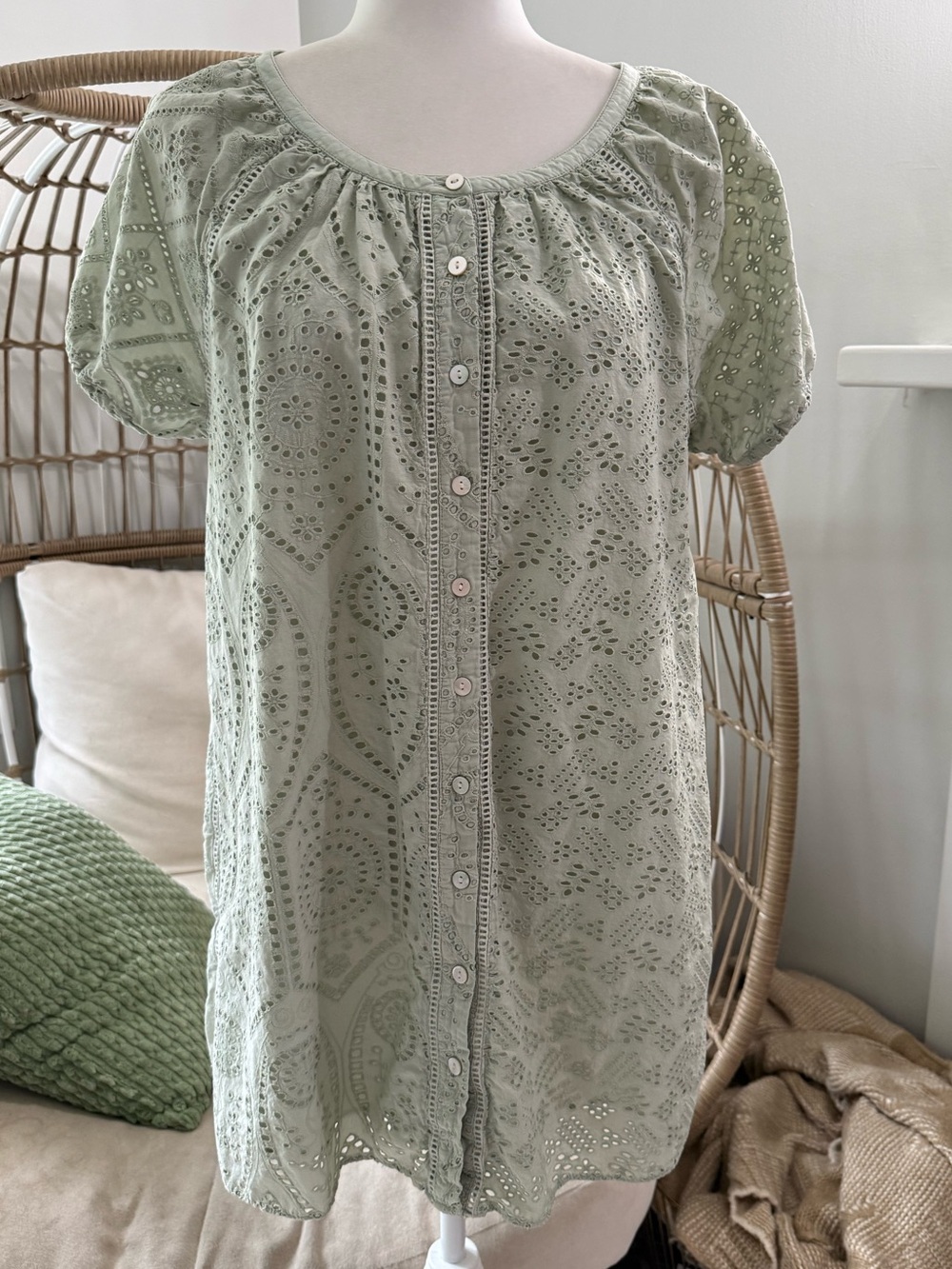 Faherty Small Sage Green Eyelet Embroidered Organic Cotton Button Front Dress